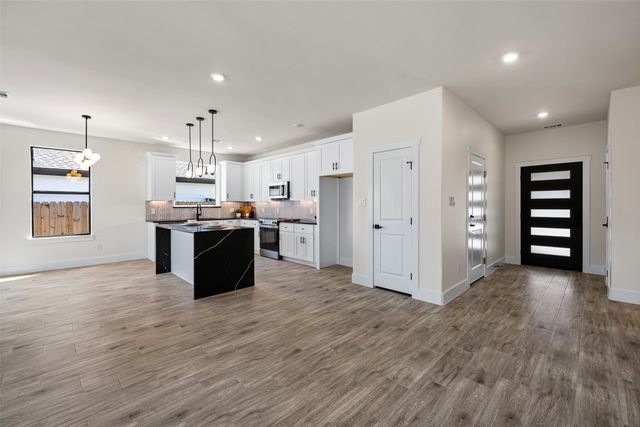 4915 Wichita Street, Granbury, TX 76048