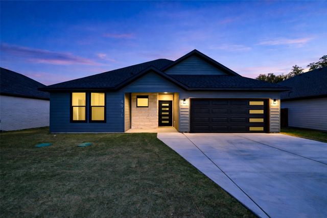 4915 Wichita Street, Granbury, TX 76048