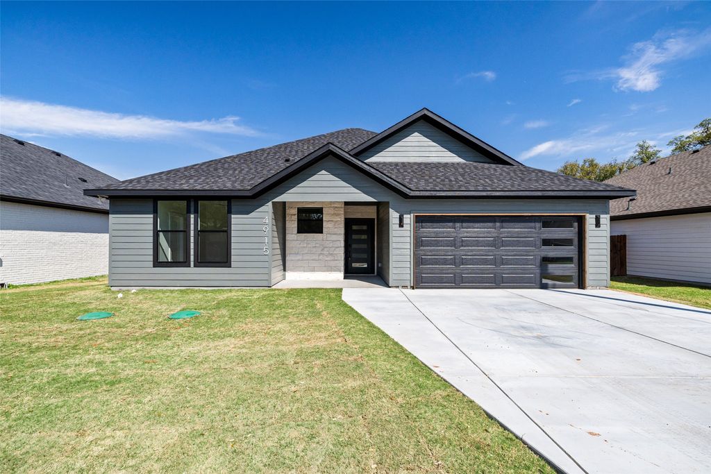 4915 Wichita Street, Granbury, TX 76048