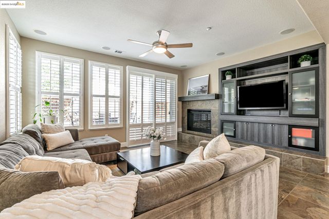43 Sorrel Ct, Oakley, CA 94561
