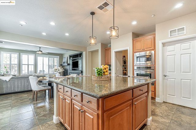 43 Sorrel Ct, Oakley, CA 94561