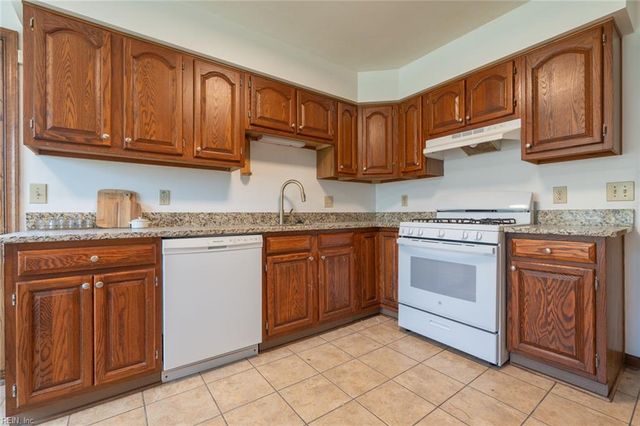 1960 Southaven DR, Virginia Beach, VA 23464