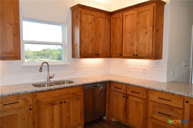 425 County Road 3152, Kempner, TX 76539