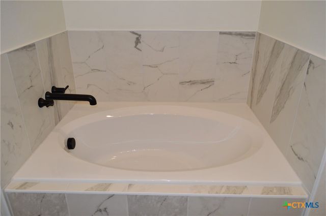 425 County Road 3152, Kempner, TX 76539