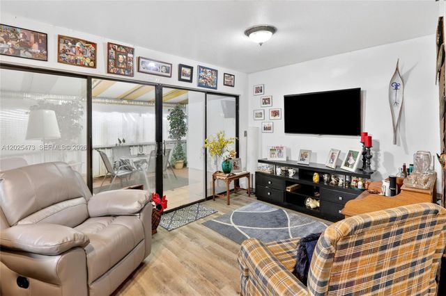 6705 Kingsmoor Way, Miami Lakes, FL 33014