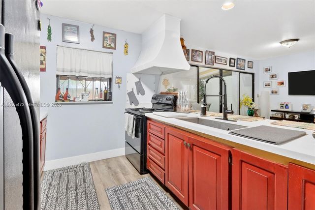 6705 Kingsmoor Way, Miami Lakes, FL 33014