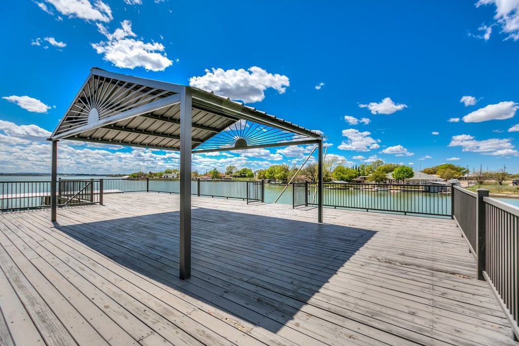 Image 17 of property listing at 2061 Beaty Road, San Angelo, TX 76904