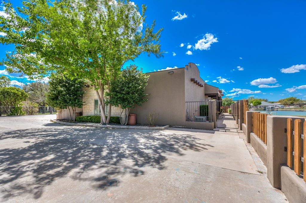 Image 25 of property listing at 2061 Beaty Road, San Angelo, TX 76904