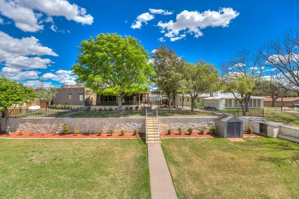 Image 3 of property listing at 2061 Beaty Road, San Angelo, TX 76904