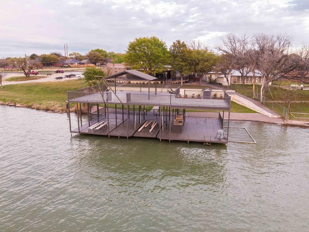 Image 4 of property listing at 2061 Beaty Road, San Angelo, TX 76904