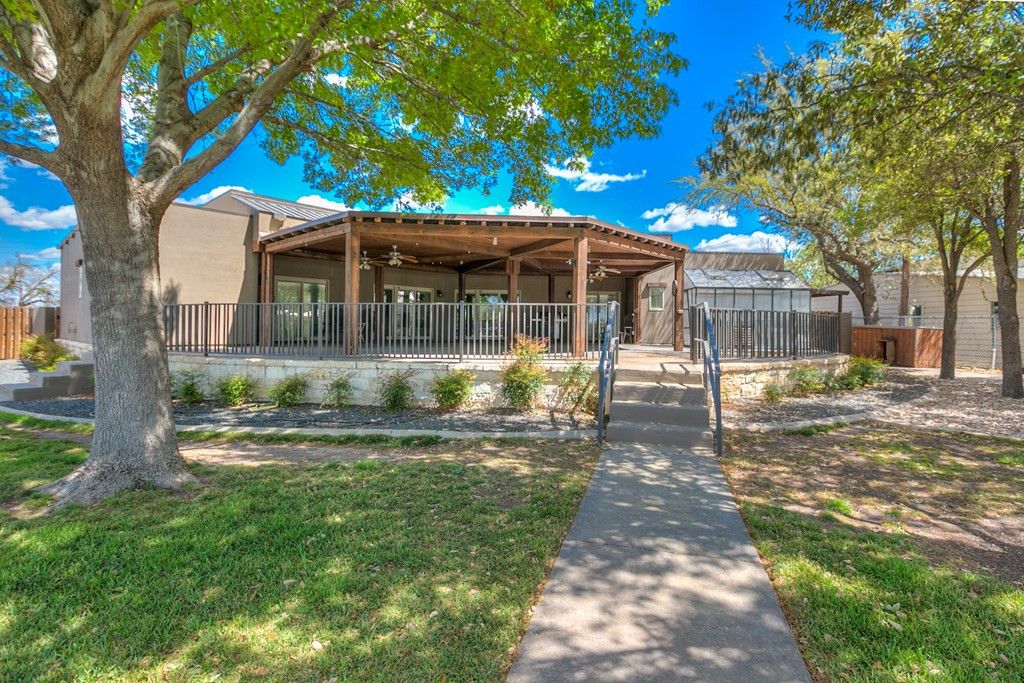 Image 7 of property listing at 2061 Beaty Road, San Angelo, TX 76904