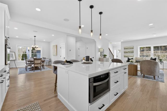 9 Stoneridge Road, Smithfield, RI 02917