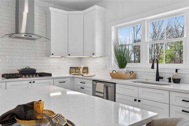 9 Stoneridge Road, Smithfield, RI 02917