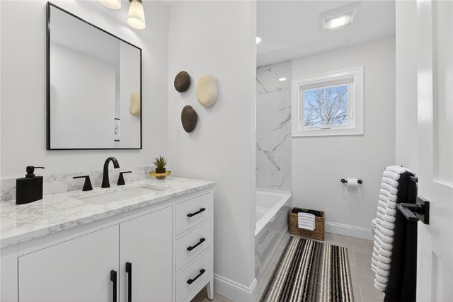 9 Stoneridge Road, Smithfield, RI 02917