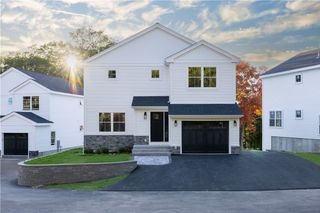 9 Stoneridge Road, Smithfield, RI 02917
