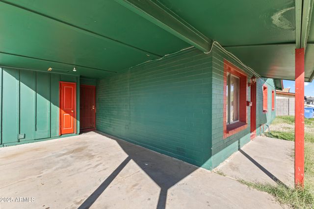 6402 W AVALON Drive, Phoenix, AZ 85033