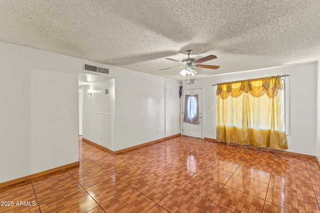 6402 W AVALON Drive, Phoenix, AZ 85033