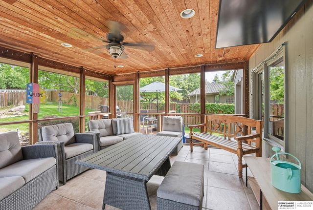 4019 N 164th Circle, Omaha, NE 68116