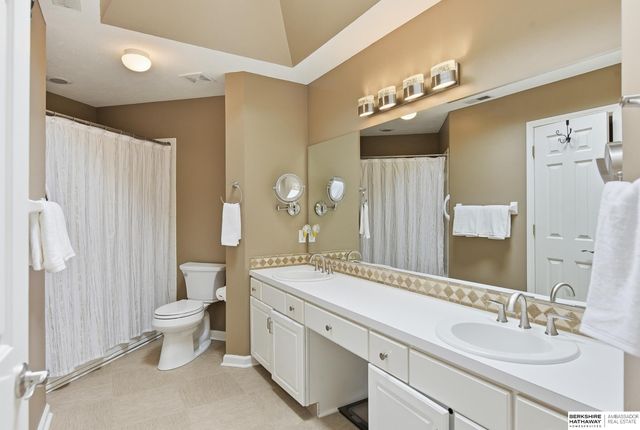 4019 N 164th Circle, Omaha, NE 68116