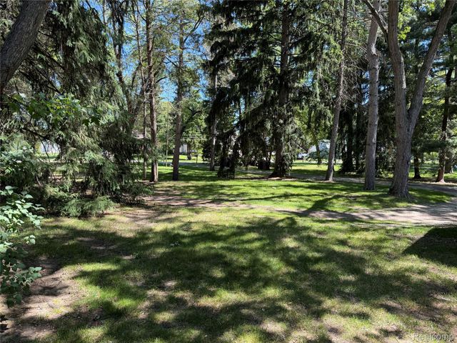 8420 Pacton Drive, Shelby Charter Township, MI 48317