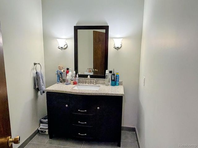 8420 Pacton Drive, Shelby Charter Township, MI 48317