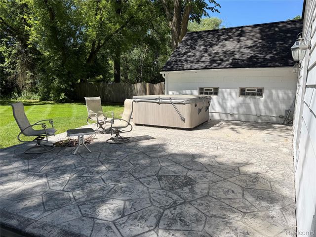 8420 Pacton Drive, Shelby Charter Township, MI 48317