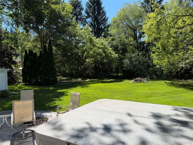 8420 Pacton Drive, Shelby Charter Township, MI 48317