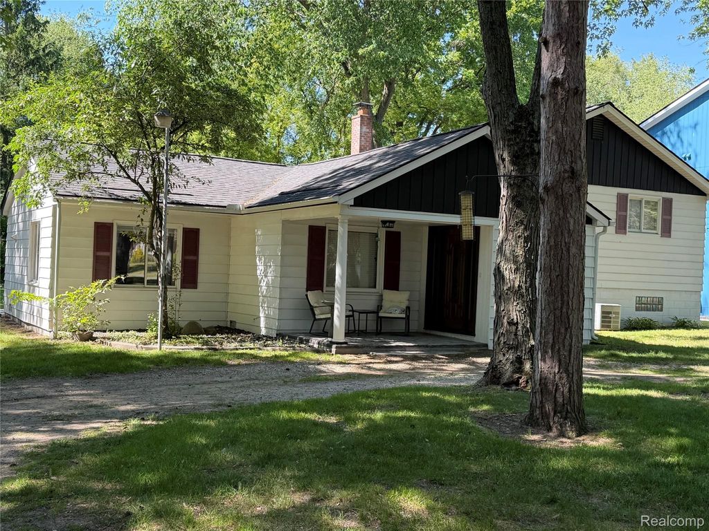 8420 Pacton Drive, Shelby Charter Township, MI 48317
