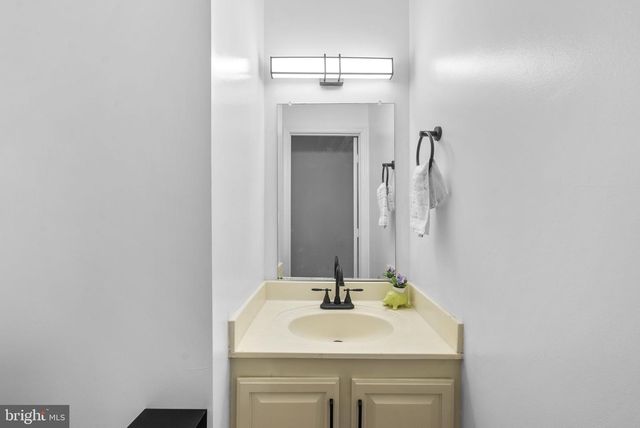 842 HR DR SE, Washington, DC 20032