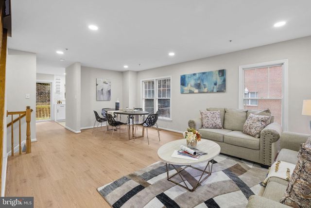 842 HR DR SE, Washington, DC 20032