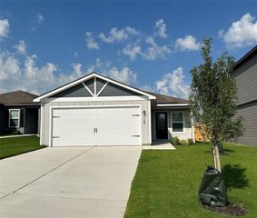 129 Morrison DR, Jarrell, TX 76537