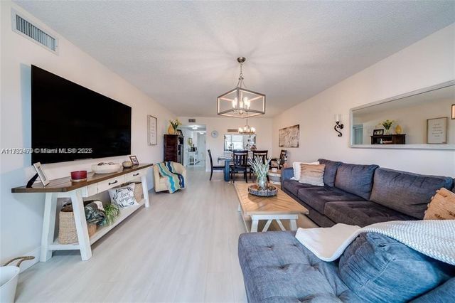 2560 NW 103RD Avenue 406, Sunrise, FL 33322