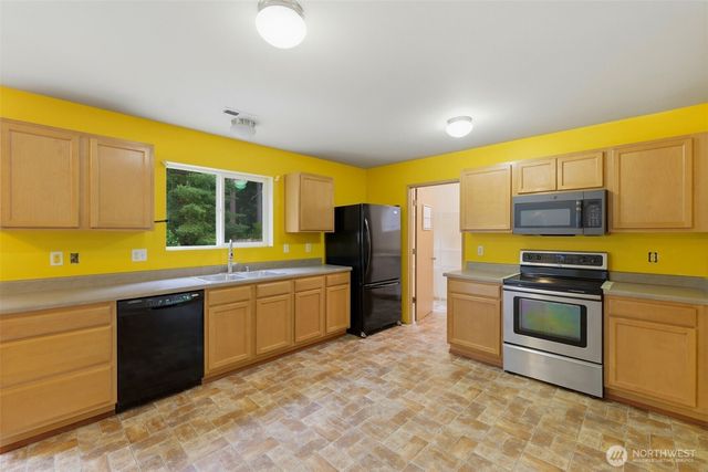 21284 Brevik Place NW, Poulsbo, WA 98370
