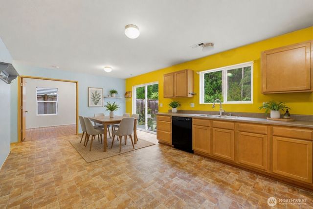 21284 Brevik Place NW, Poulsbo, WA 98370