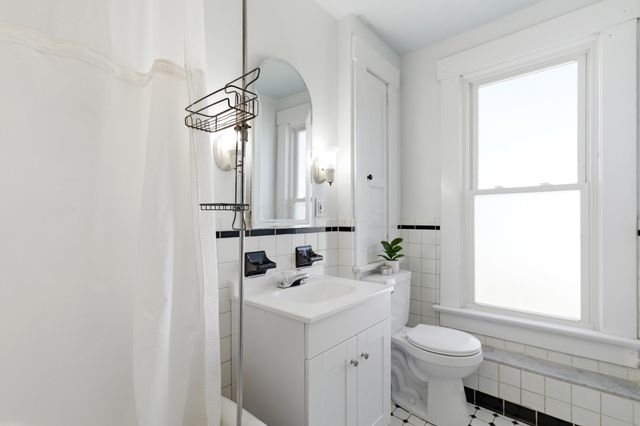 210 E Blake Avenue, Columbus, OH 43202