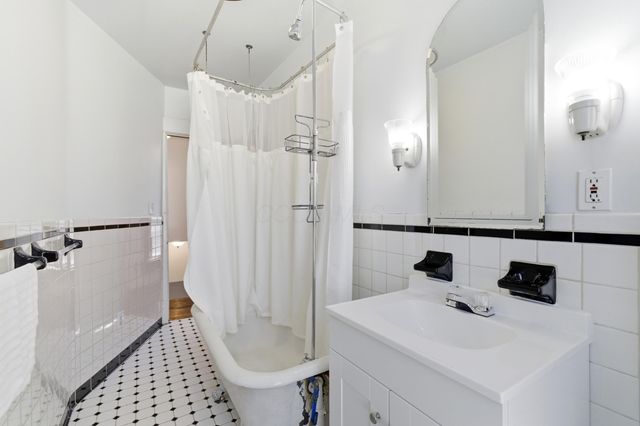 210 E Blake Avenue, Columbus, OH 43202