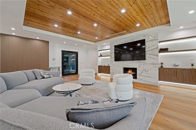 23103 Leonora, Woodland Hills (los Angeles), CA 91367