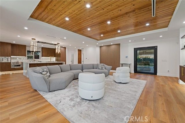 23103 Leonora, Woodland Hills (los Angeles), CA 91367