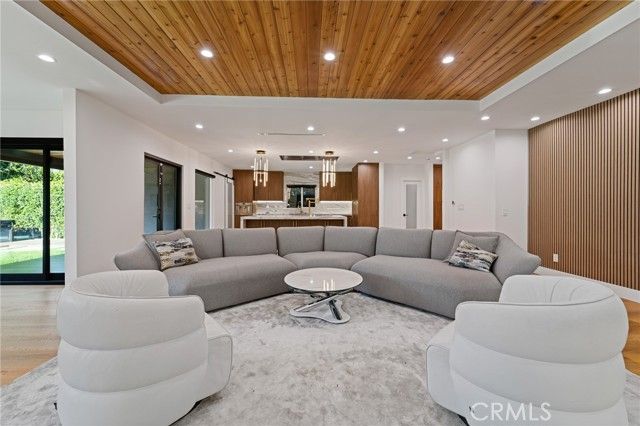 23103 Leonora, Woodland Hills (los Angeles), CA 91367