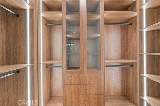 23103 Leonora, Woodland Hills (los Angeles), CA 91367