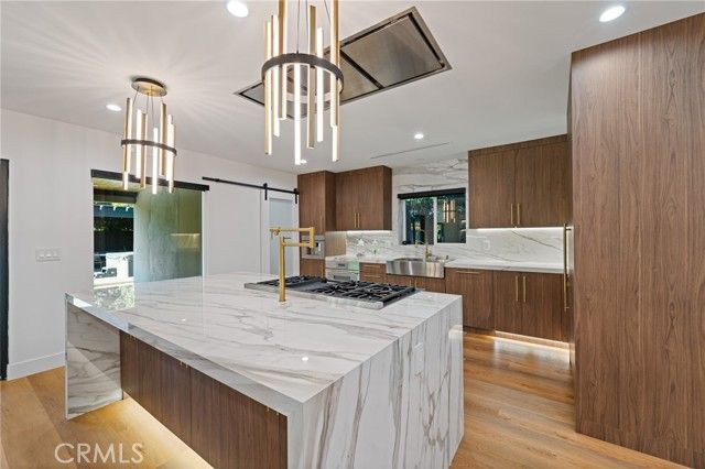 23103 Leonora, Woodland Hills (los Angeles), CA 91367