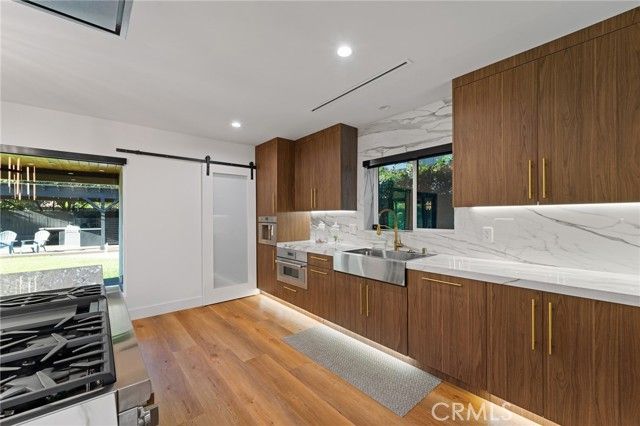 23103 Leonora, Woodland Hills (los Angeles), CA 91367