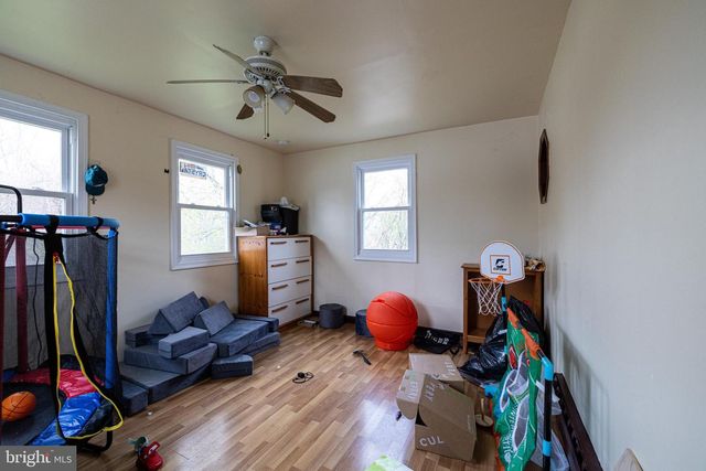 1533 E EMMAUS AVE, Allentown, PA 18103