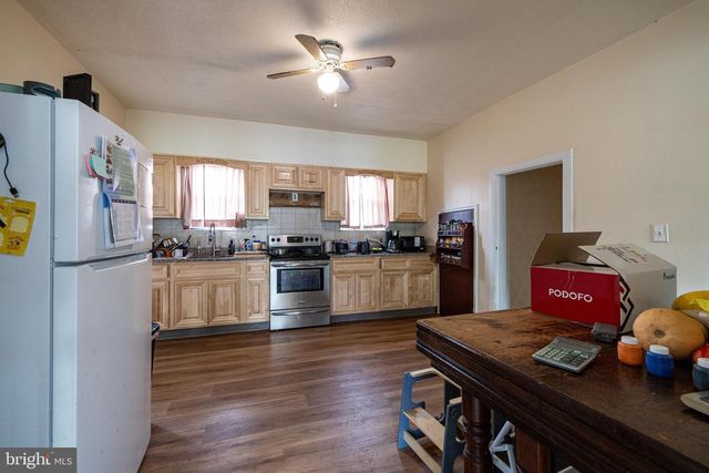 1533 E EMMAUS AVE, Allentown, PA 18103