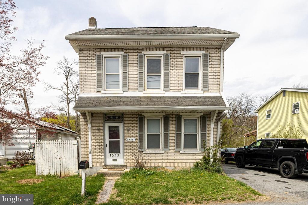 1533 E EMMAUS AVE, Allentown, PA 18103
