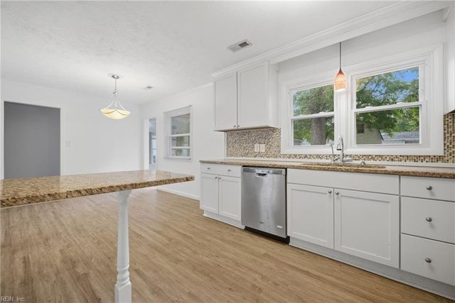 218 Collins DR, Newport News, VA 23601