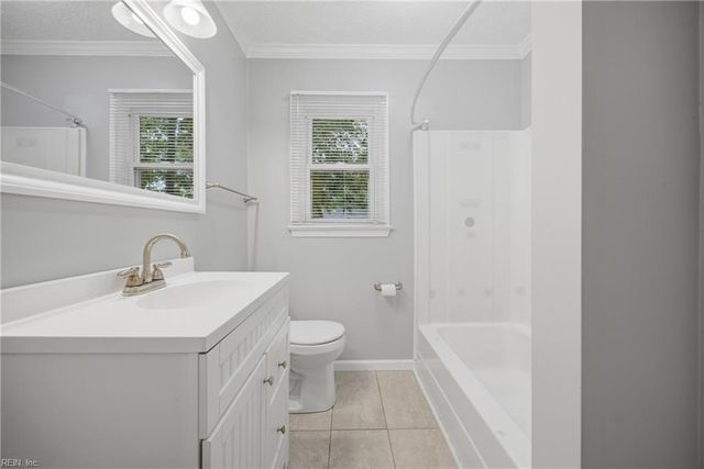 218 Collins DR, Newport News, VA 23601