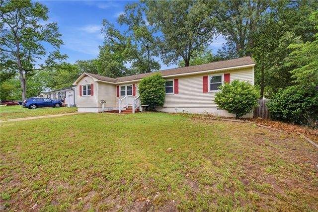 218 Collins DR, Newport News, VA 23601