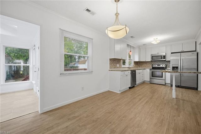 218 Collins DR, Newport News, VA 23601