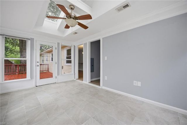 218 Collins DR, Newport News, VA 23601